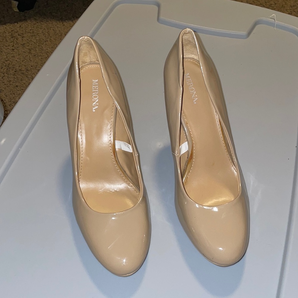 Tan/nude color heels minor scuffs